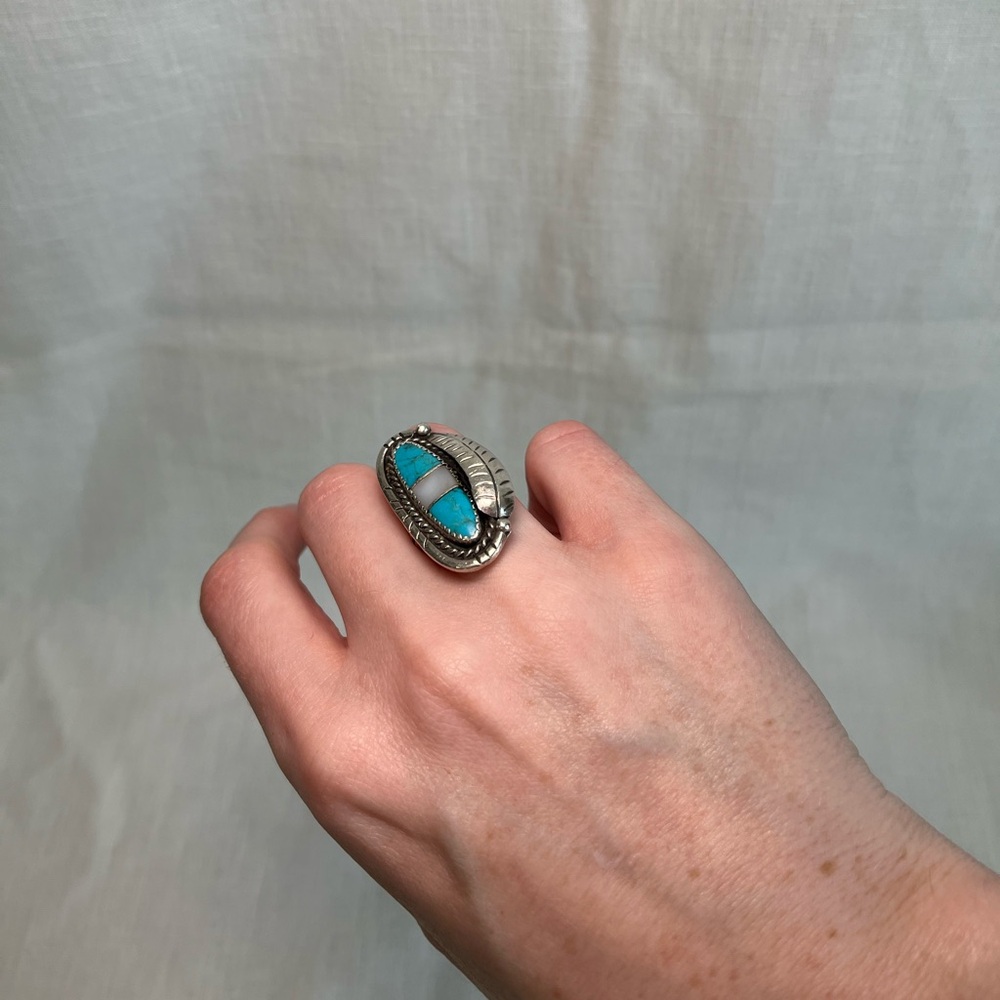 Turquoise & Mother of Pearl Inlay Ring Size 6.25 - Picture 2 of 5